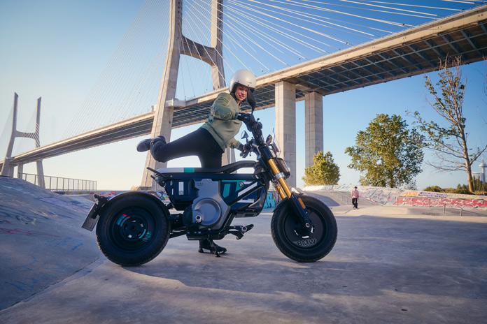 2024 BMW CE 02