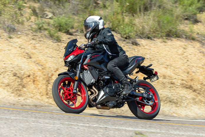 2024 Kawasaki Z500 SE action