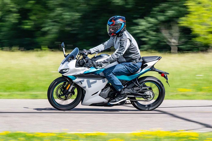 2022 CFMOTO 300SS